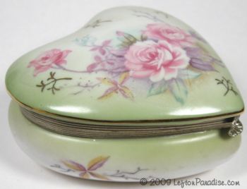 Green Heart-Shaped Box, Rose Garden - XA6955