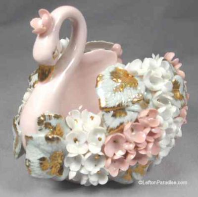 Swan trinket with Forget-Me-Nots. 8059